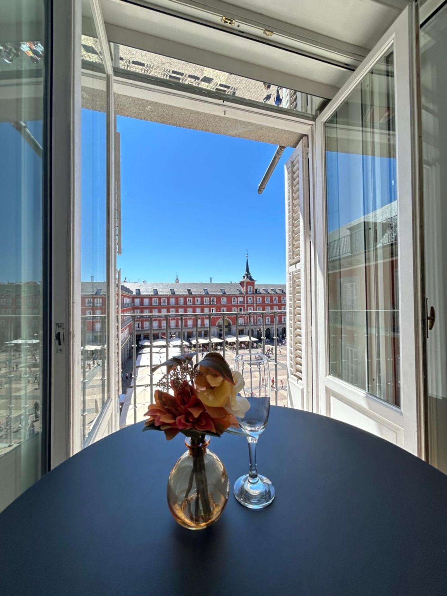 Plaza Mayor View Madrid Exterior photo